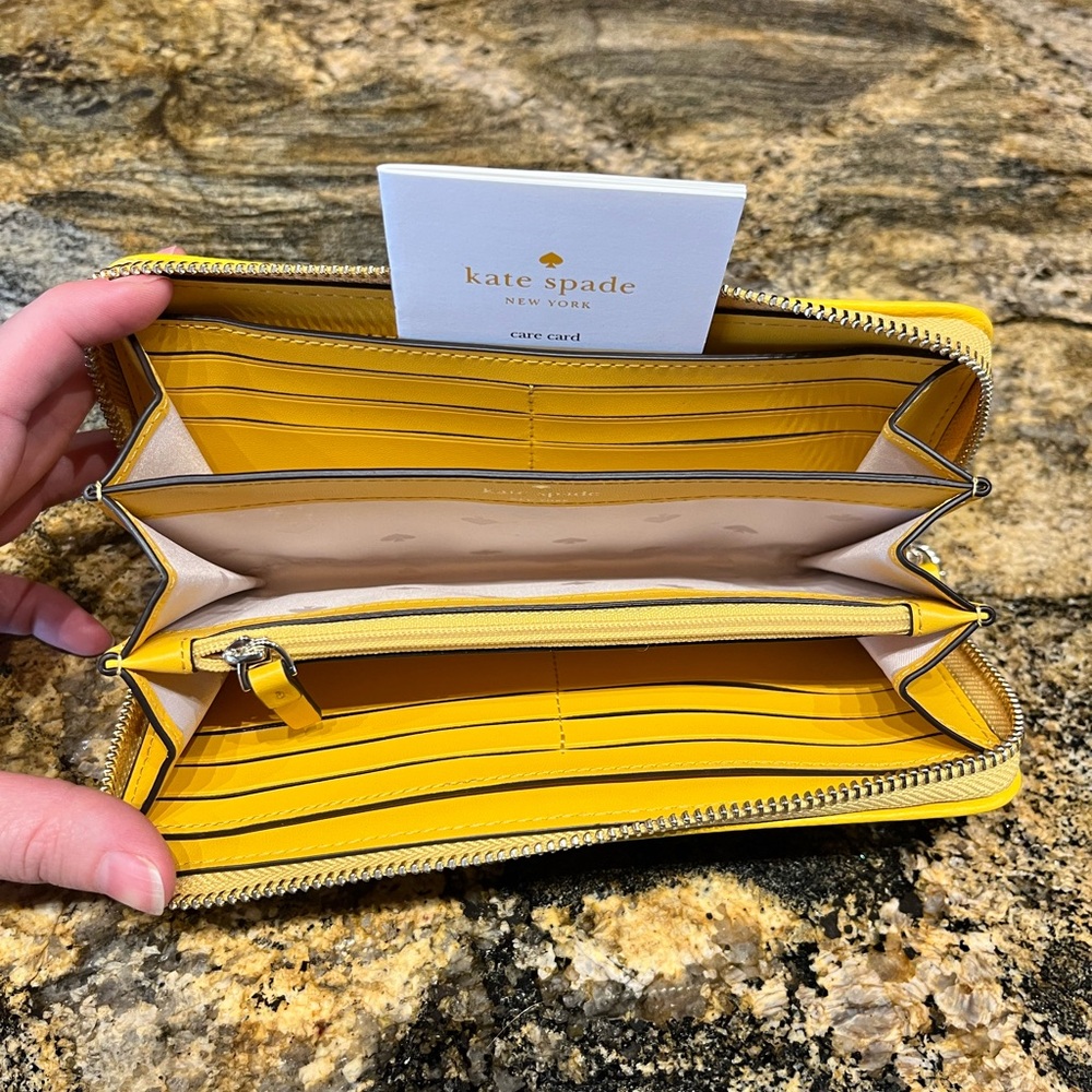 NWOT Kate Spade Chester Street Neda Wallet - Picture 4 of 4